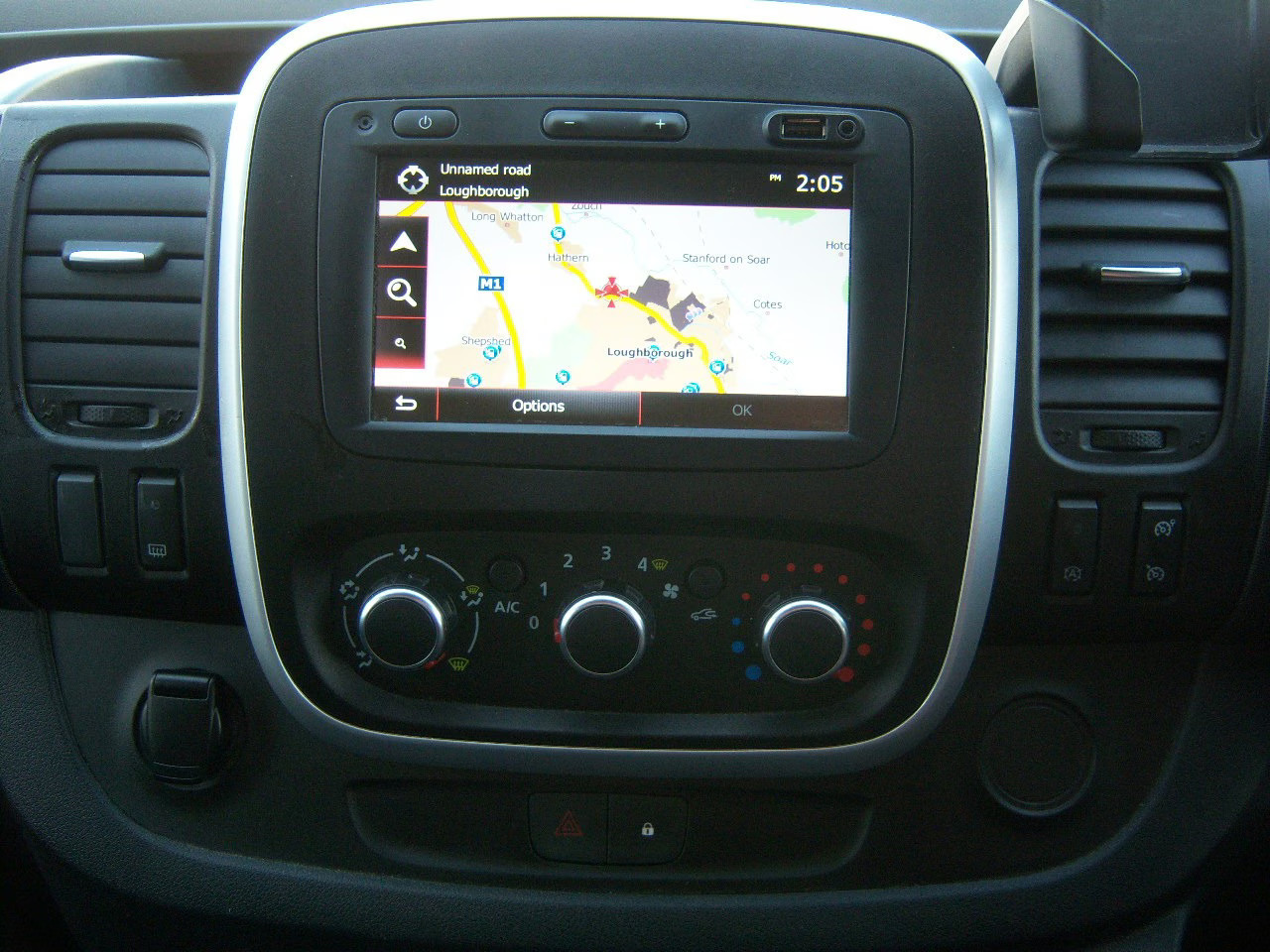 Renault Trafic (2021) — image 13