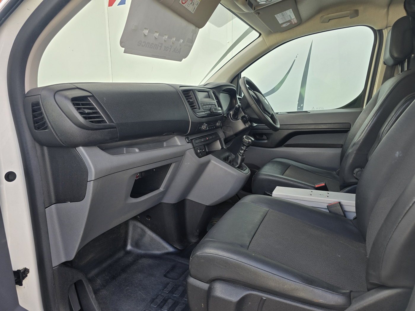 Vauxhall Vivaro (2019) — image 15