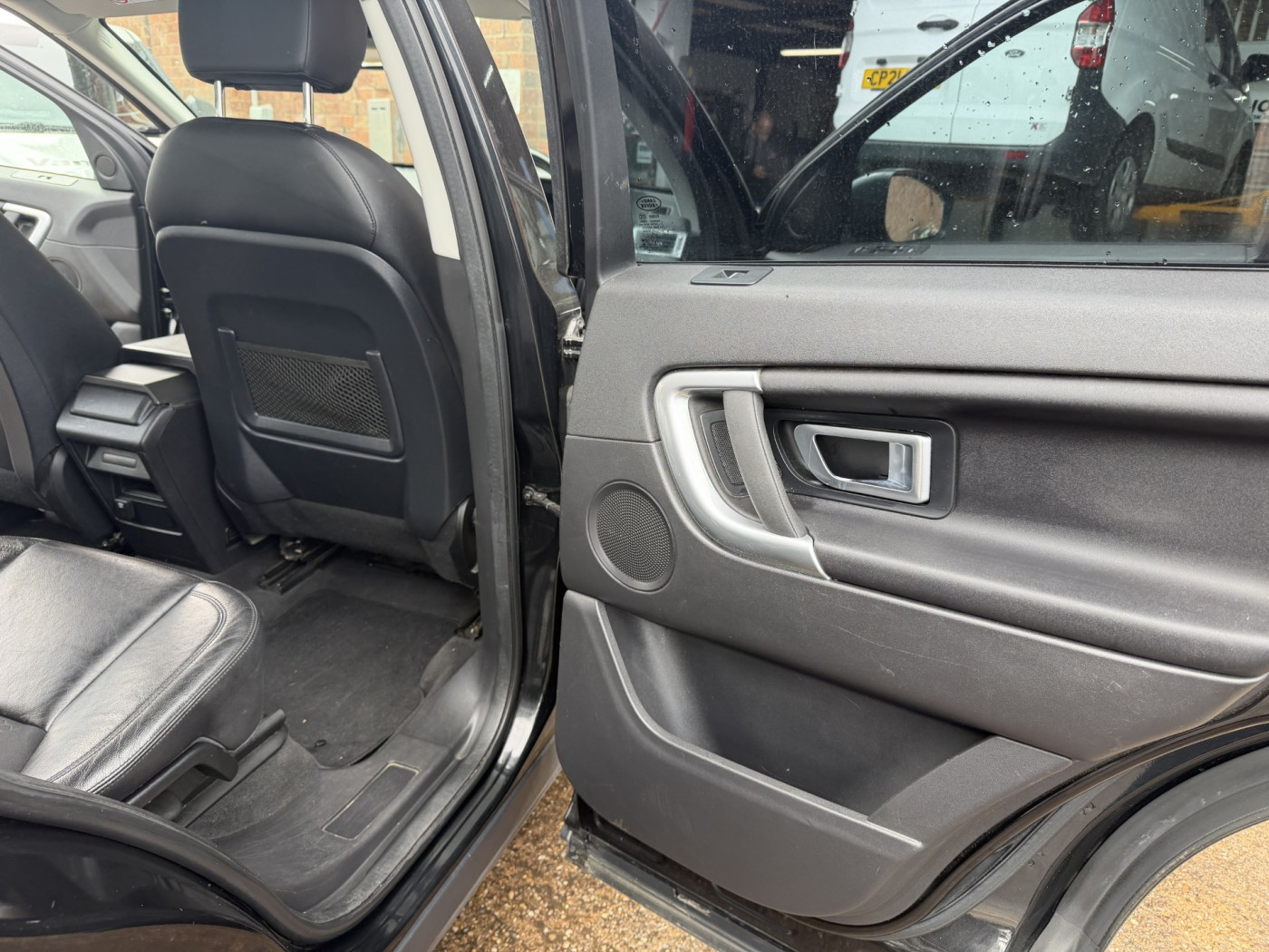 Land Rover Discovery Sport (2017) — image 8