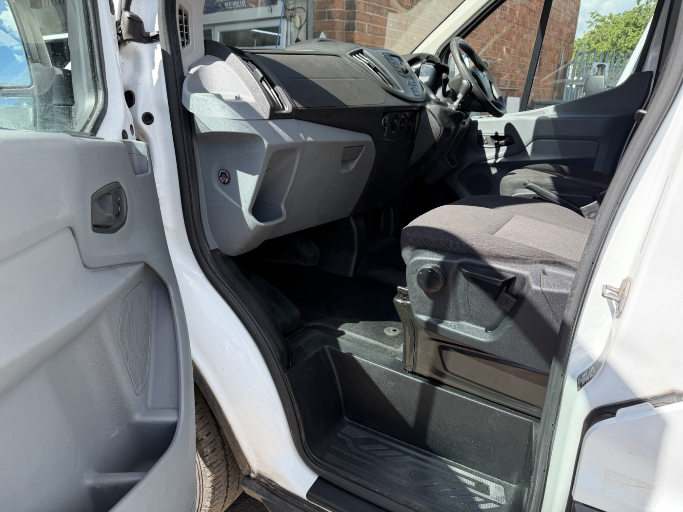 Ford MWB Transit 350 L2 H3 (2019) — image 9