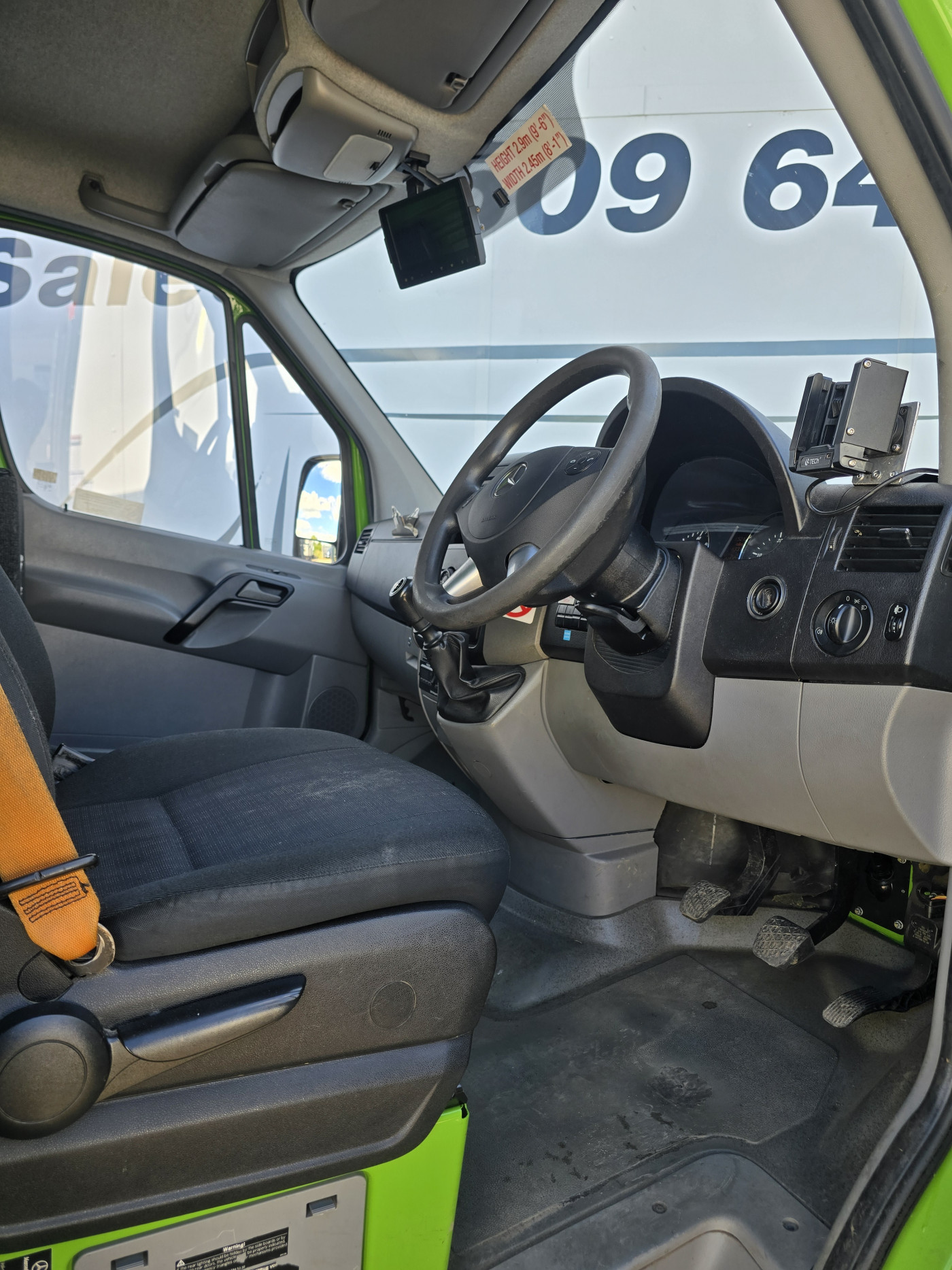 Mercedes-Benz SPRINTER (2017) — image 8