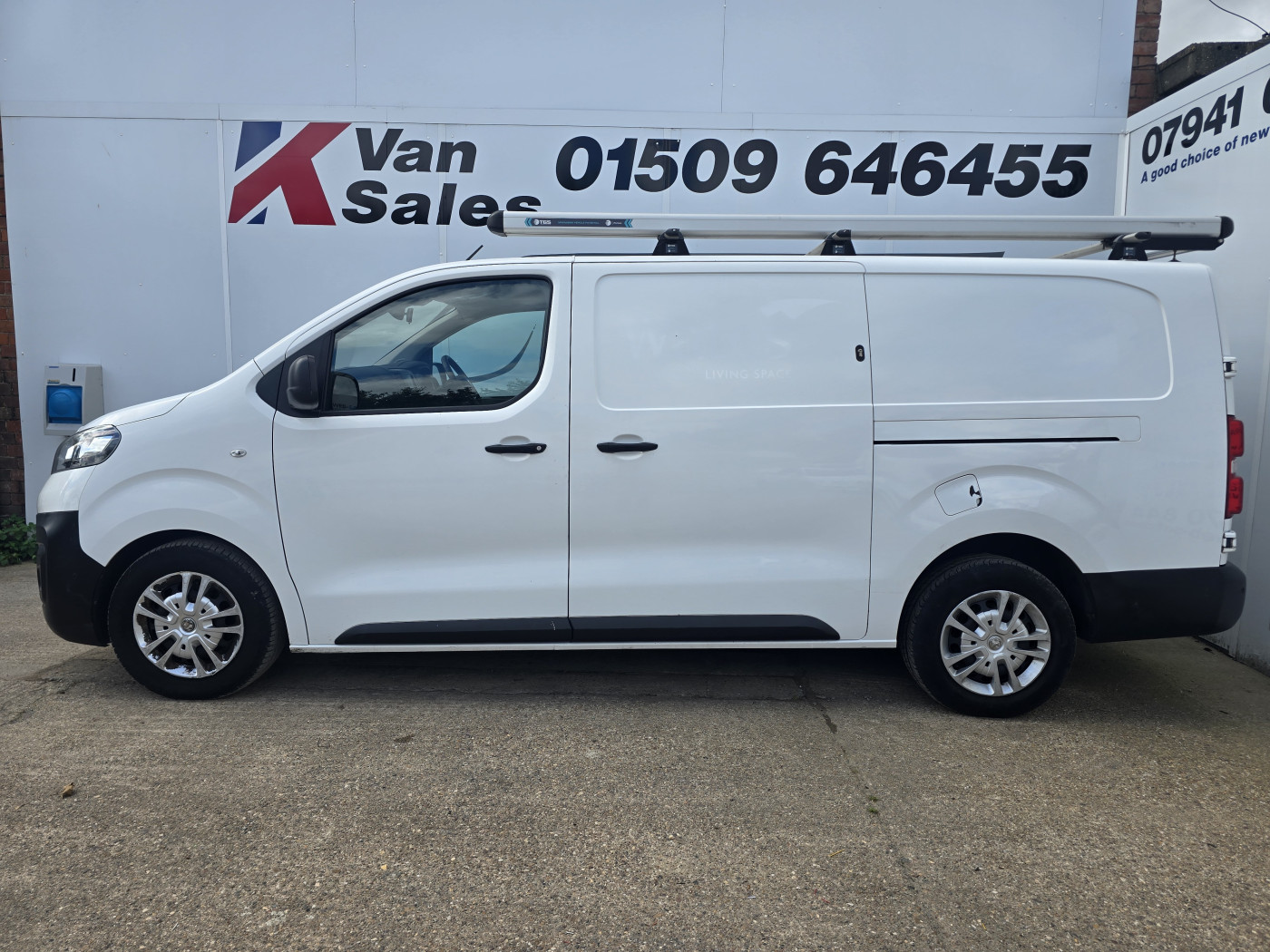Vauxhall Vivaro (2020) — image 2