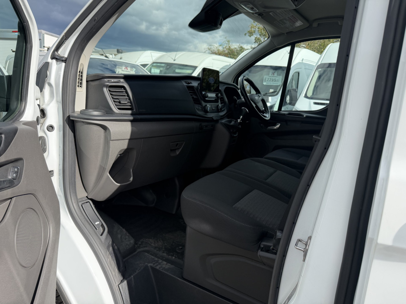 Ford Transit Trend 320 (2022) — image 12