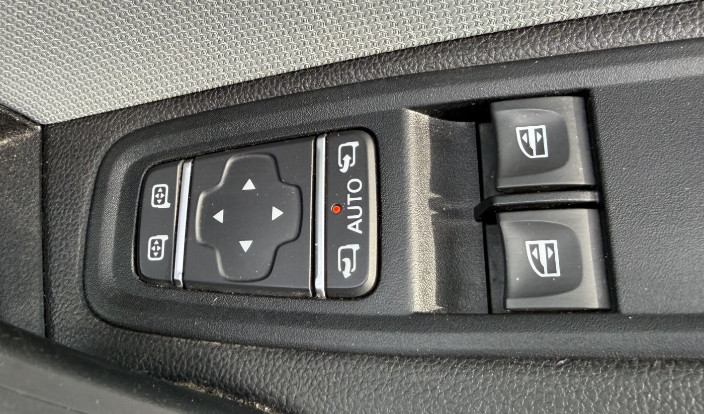 Nissan Townstar Electric Automatic (2023) — image 17