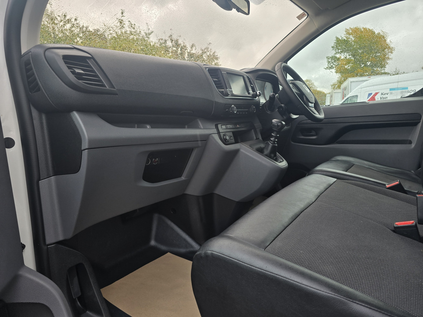 Vauxhall Vivaro L2 Dynamic (2020) — image 15