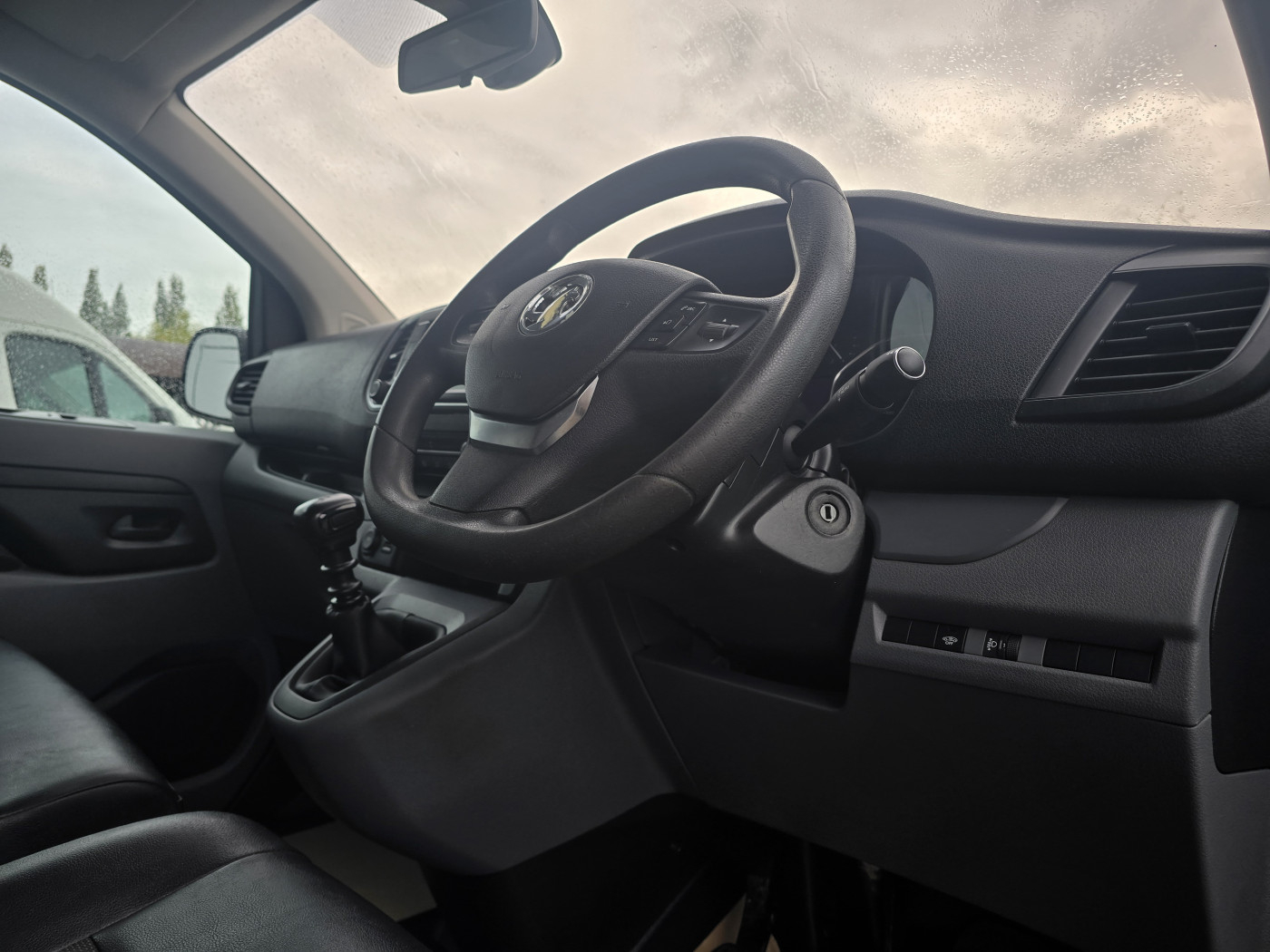 Vauxhall Vivaro L2 Dynamic (2020) — image 11