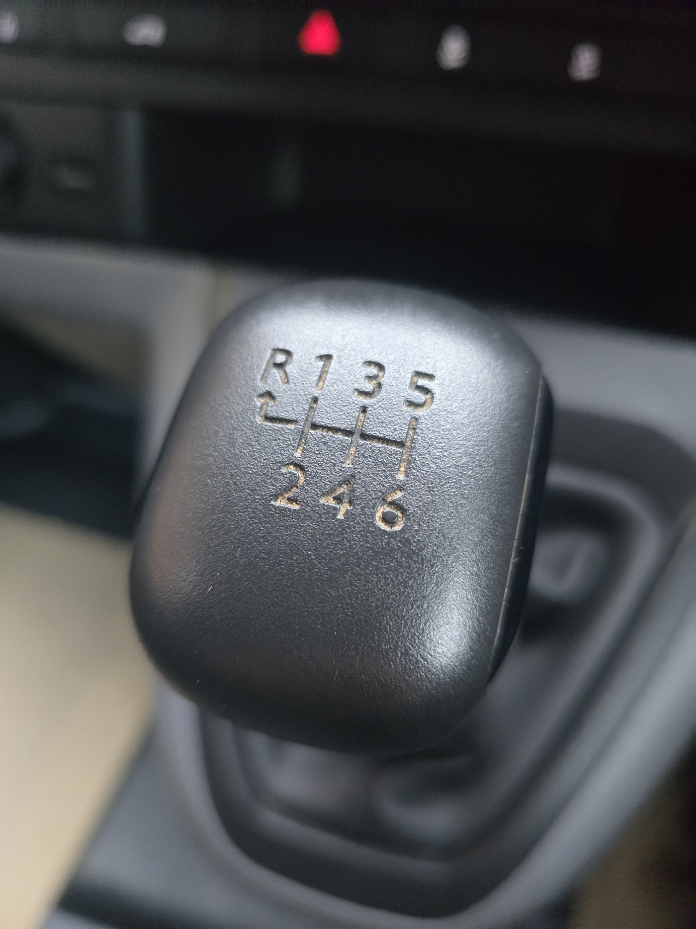 Vauxhall Vivaro L2 (2020) — image 15