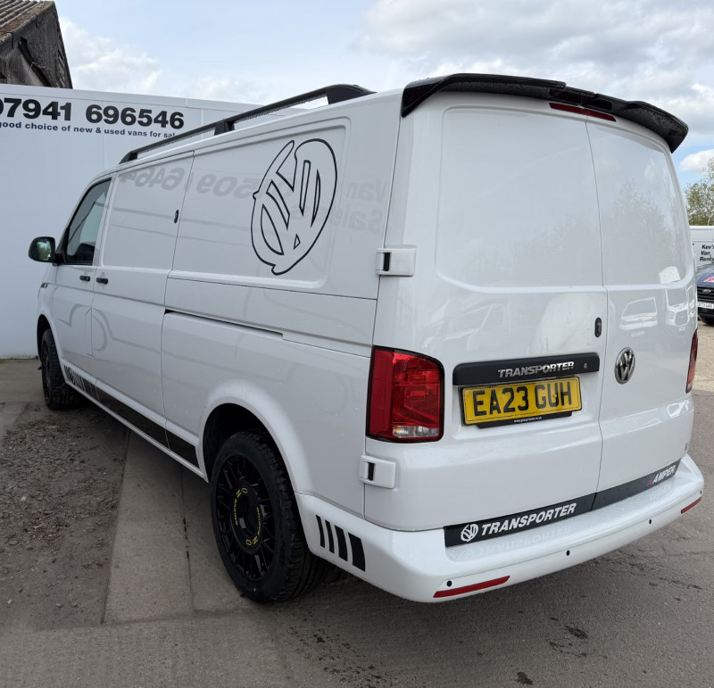 Volkswagen Transporter (2023) — photo 8