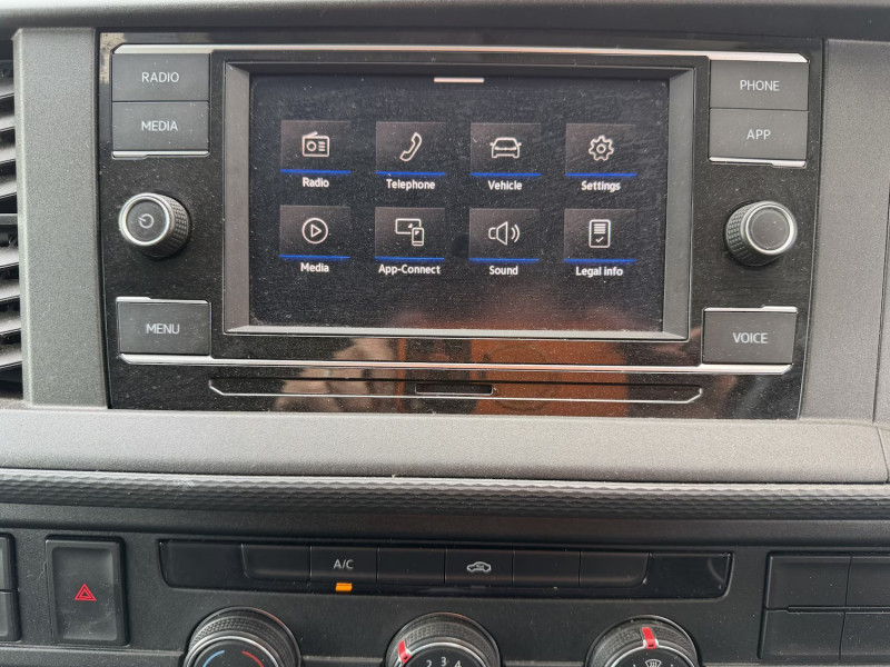 Volkswagen Transporter (2023) — photo 13