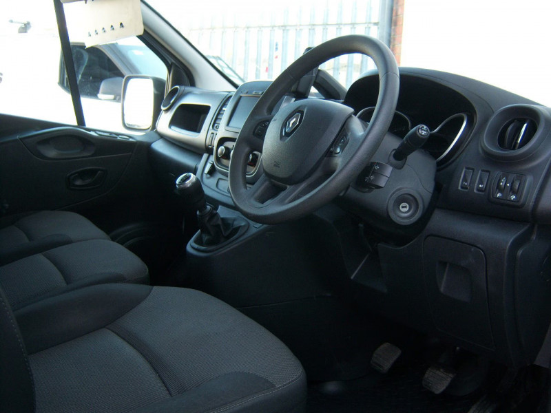 Renault Trafic (2021) — photo 10