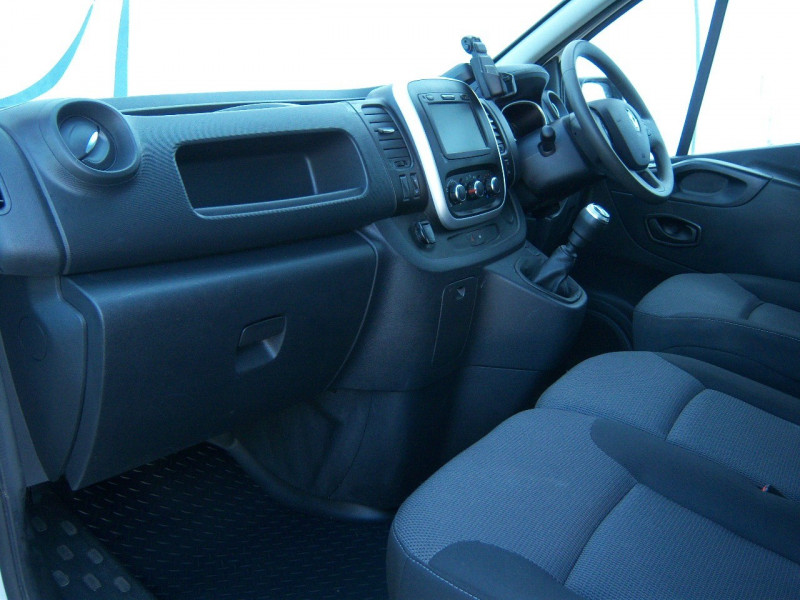 Renault Trafic (2021) — photo 16