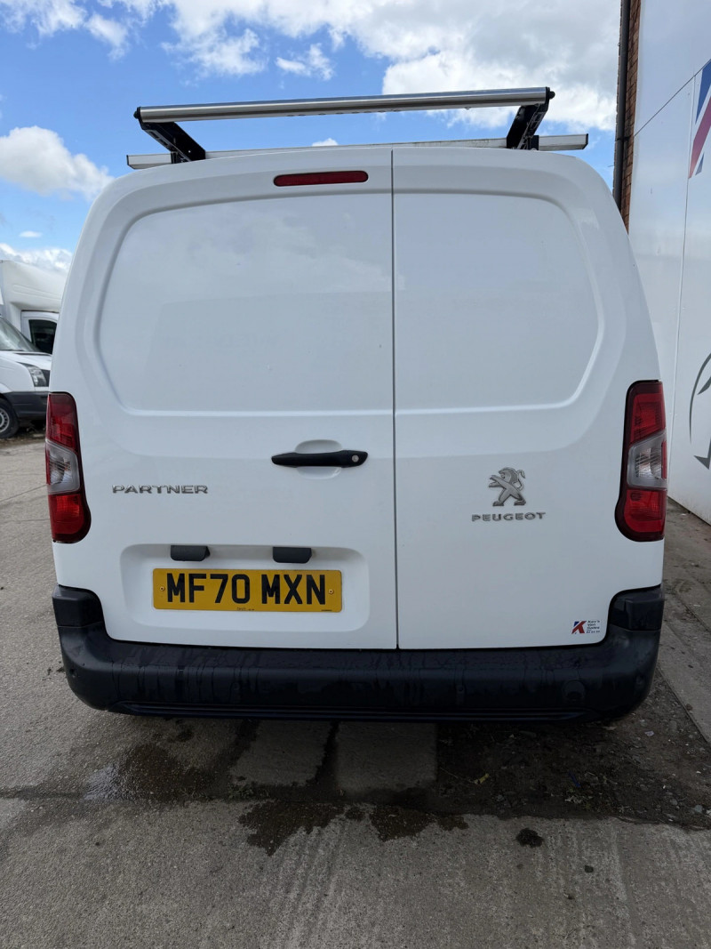 Peugeot Partner (2020) — photo 9