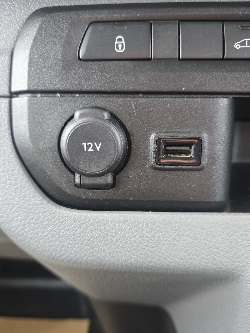 Vauxhall Vivaro (2020) — photo 20