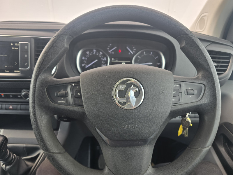 Vauxhall Vivaro (2020) — photo 13