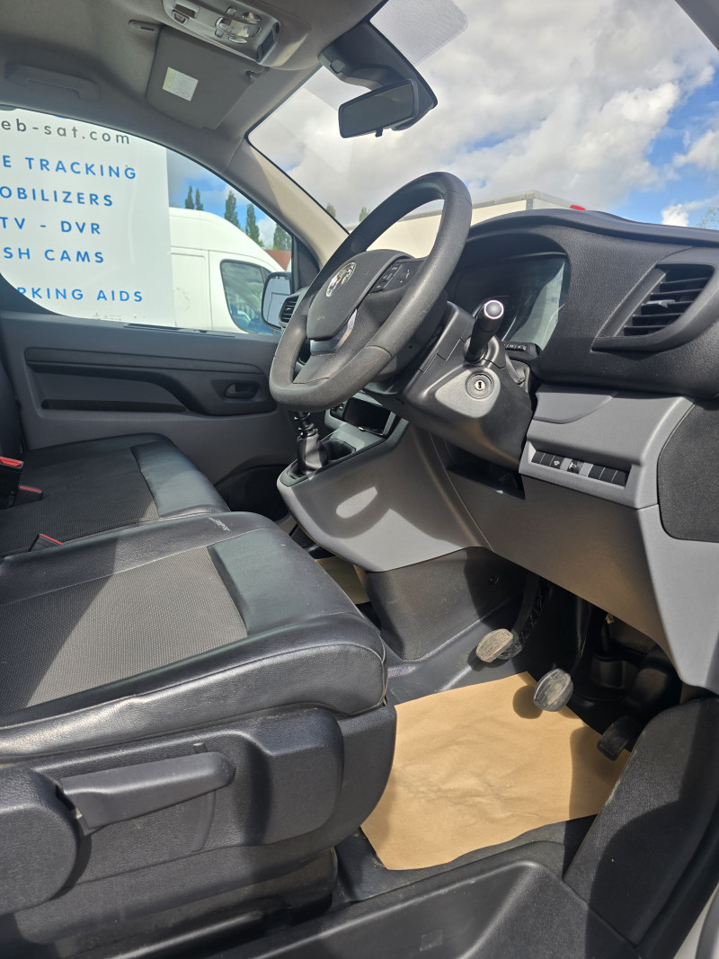 Vauxhall Vivaro (2020) — photo 12