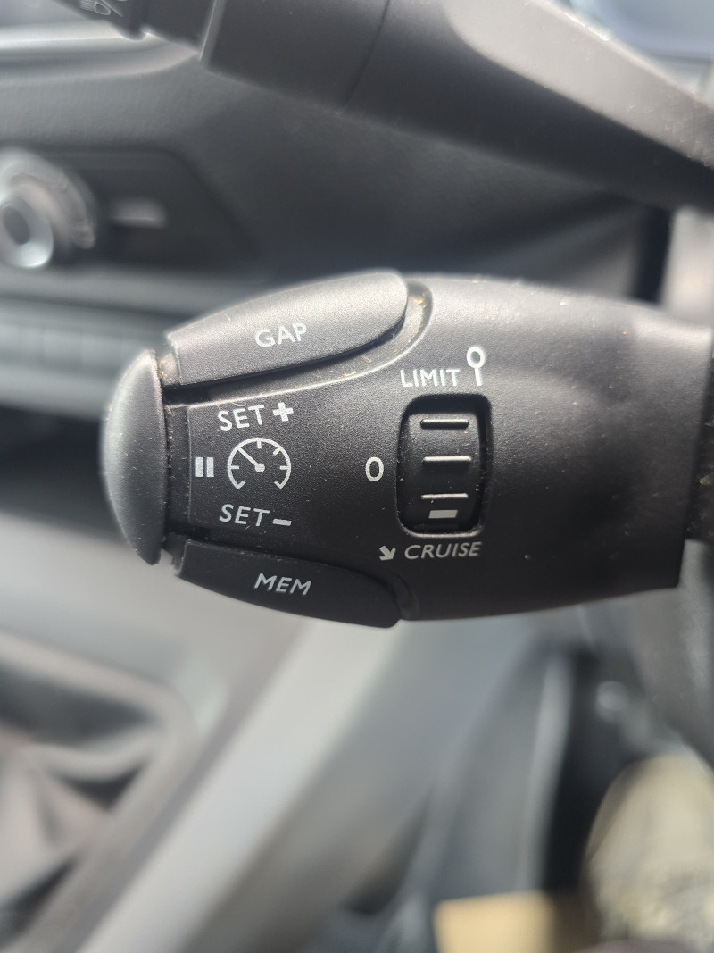 Vauxhall Vivaro (2020) — photo 16