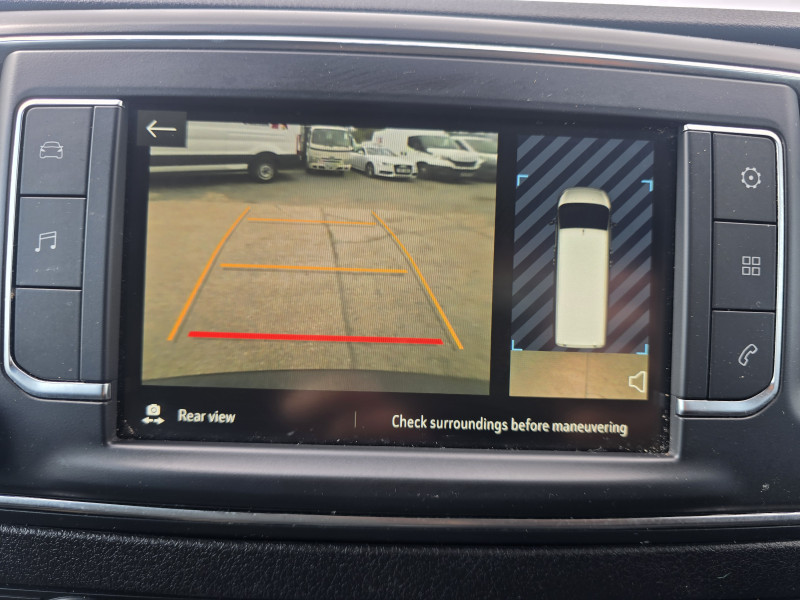 Vauxhall Vivaro (2020) — photo 17
