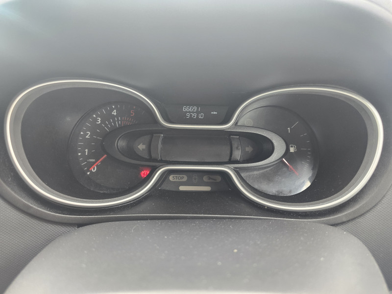 Renault LWB Trafic (2020) — photo 12