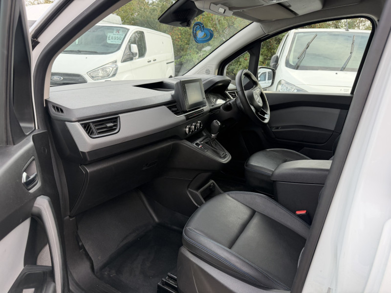 Nissan Townstar Electric Automatic (2023) — photo 23