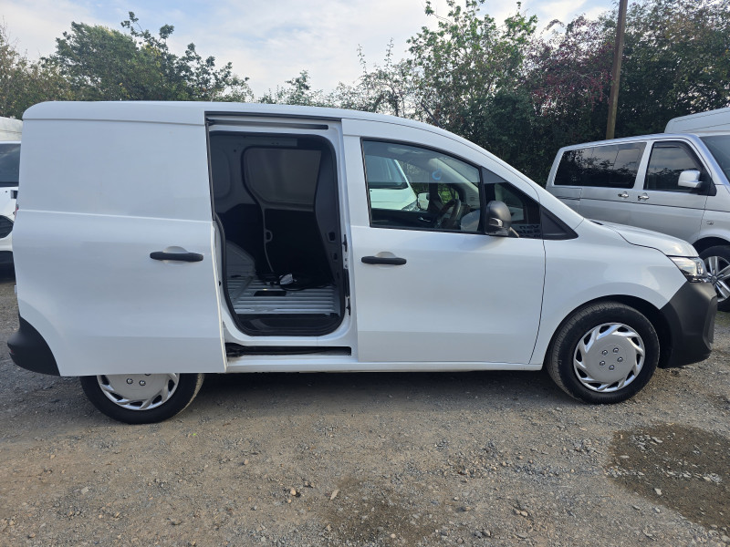 Nissan Townstar Electric Automatic (2023) — photo 3