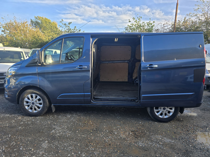 Ford Transit (2023) — photo 8
