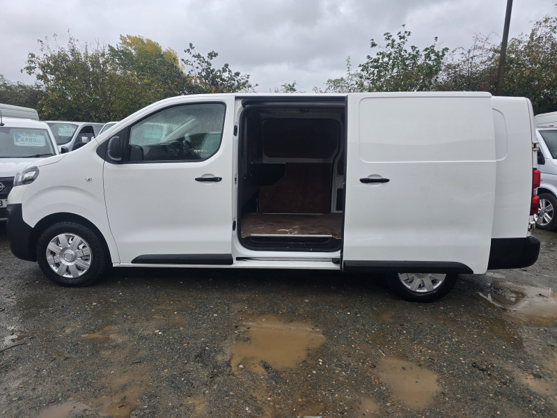 Vauxhall Vivaro L2 (2020) — photo 9